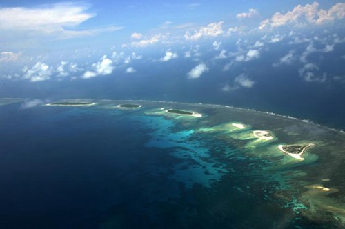 中国南海在七连屿造陆 将建机场面积扩大超十倍