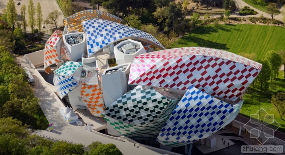 Buren为弗兰克.盖里设计的路易威登基金会添上色彩