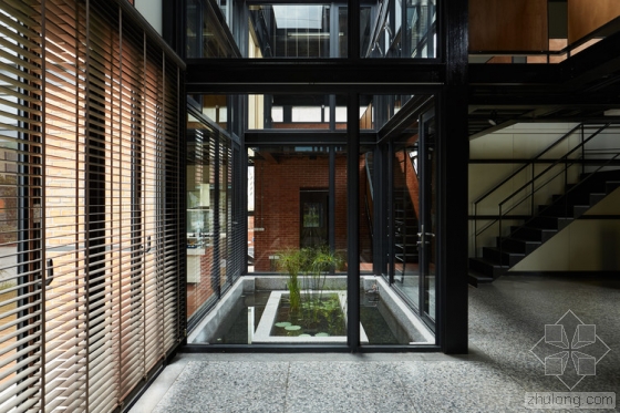 女富豪的“有春”深闺