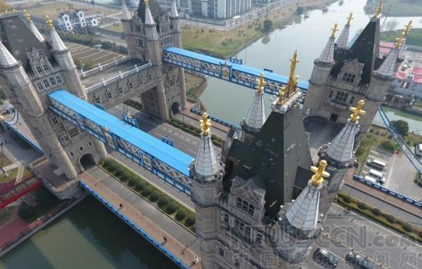 苏州现山寨版“伦敦塔桥”：4座40米高塔楼组成