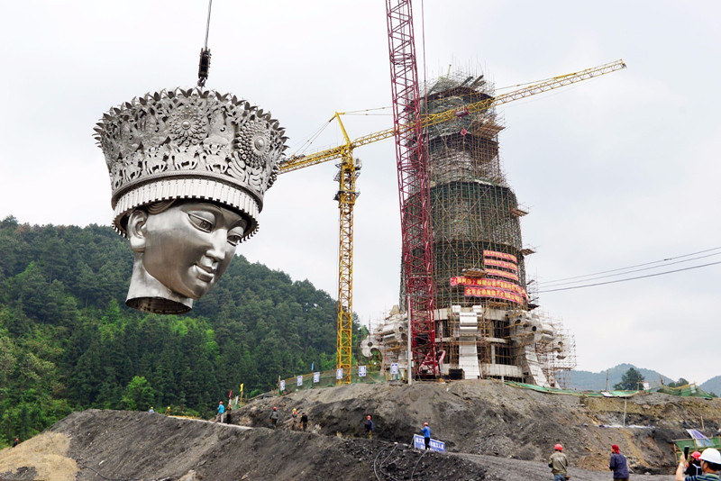 贵州建88米高苗族美神雕像 似银版自由女神